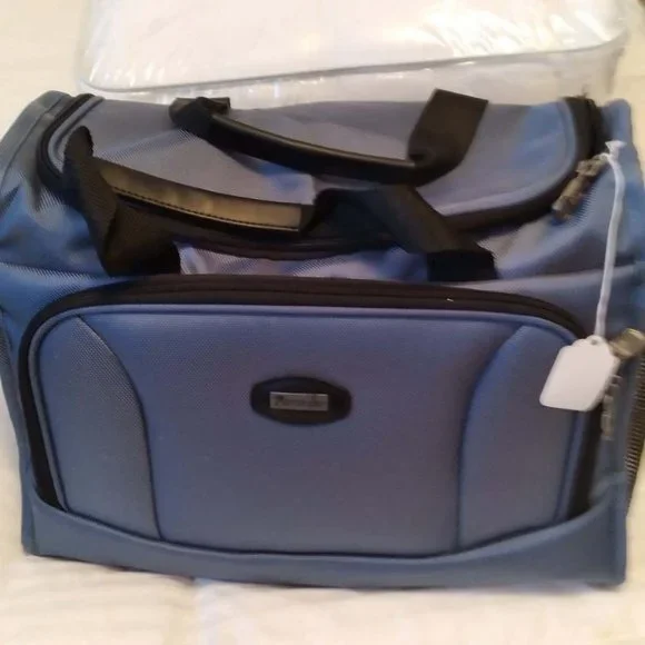 Pathfinder Luggage Collection - Picture 1 of 1